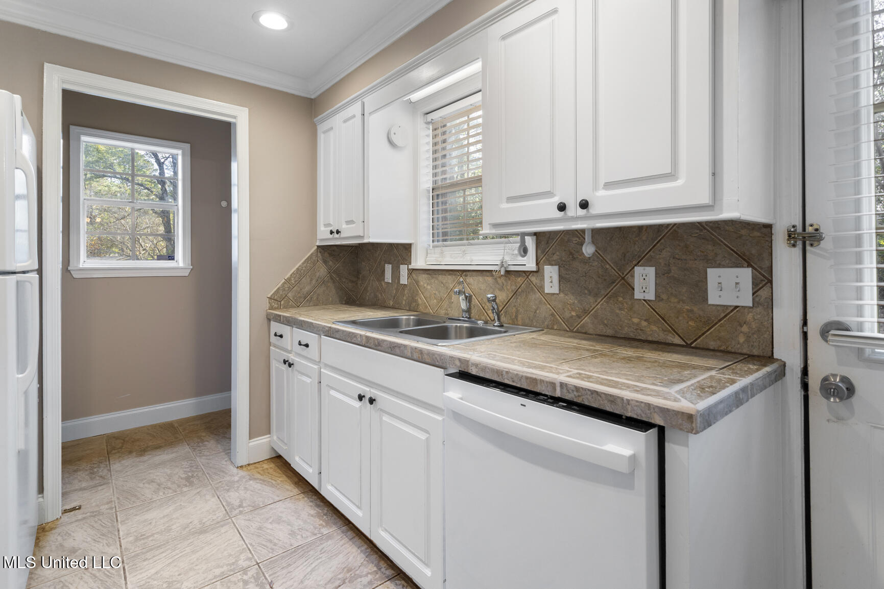 1817 Meadowbrook Road Jackson, MS 39211 - Photo 6 of 13 6