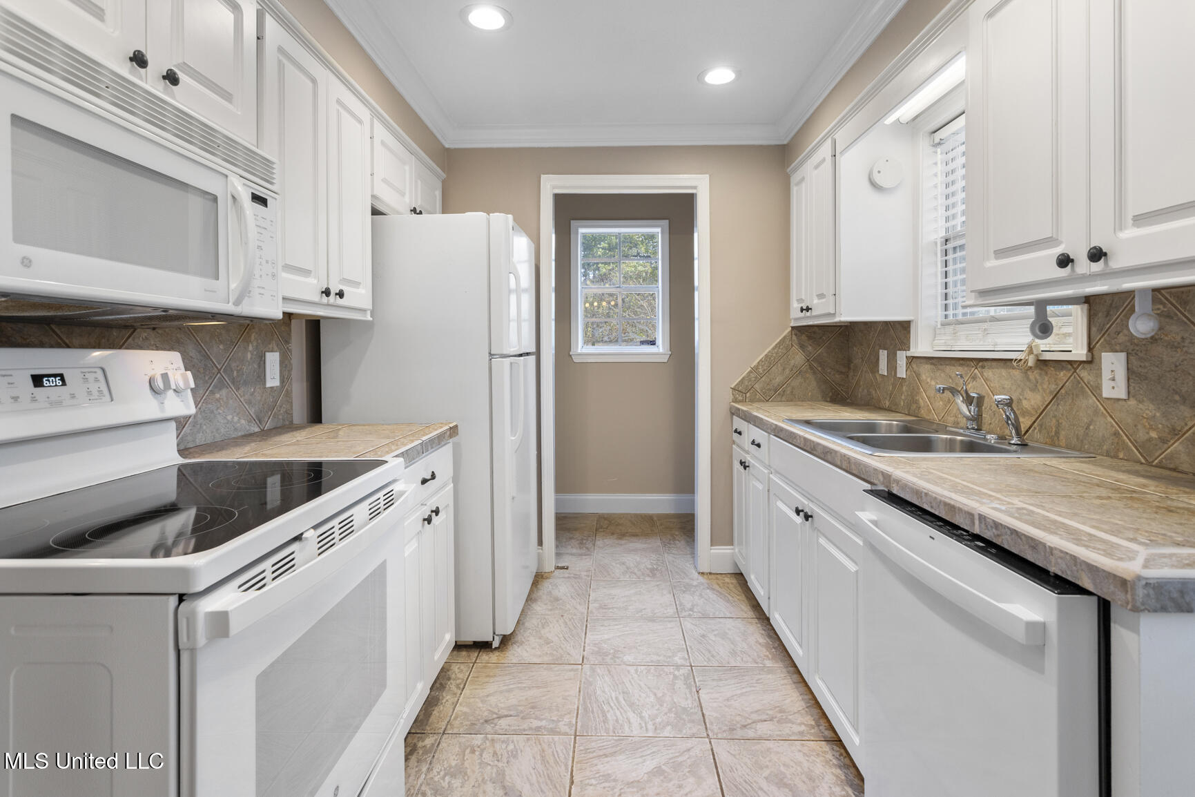 1817 Meadowbrook Road Jackson, MS 39211 - Photo 7 of 13 7