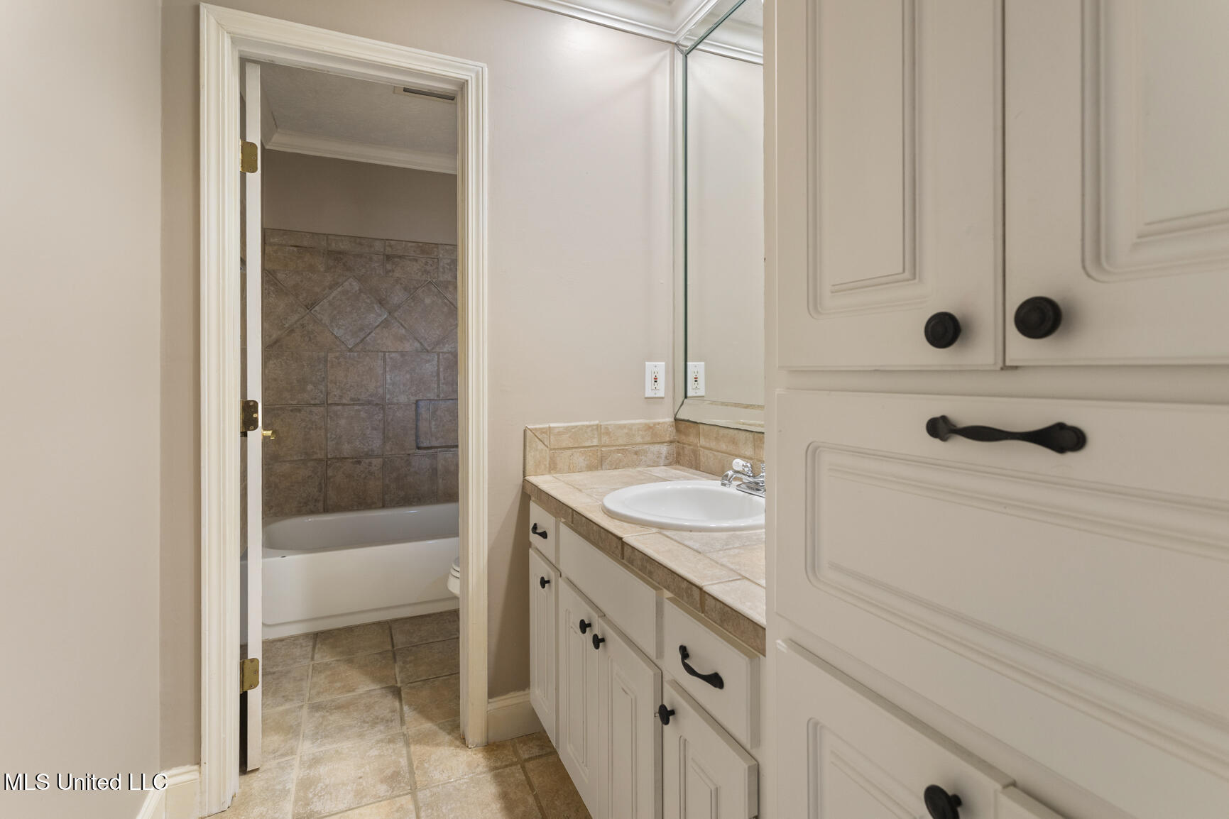 1817 Meadowbrook Road Jackson, MS 39211 - Photo 10 of 13 10