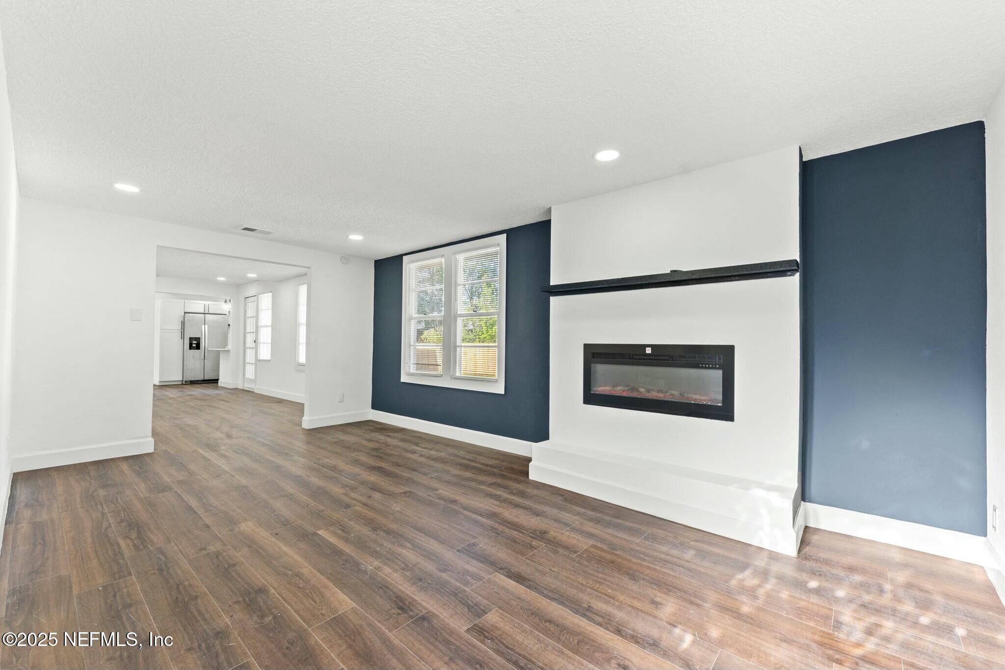 4348 Collins Road Jacksonville, FL 32244 - Photo 5 of 32 tempImageB5s0wk