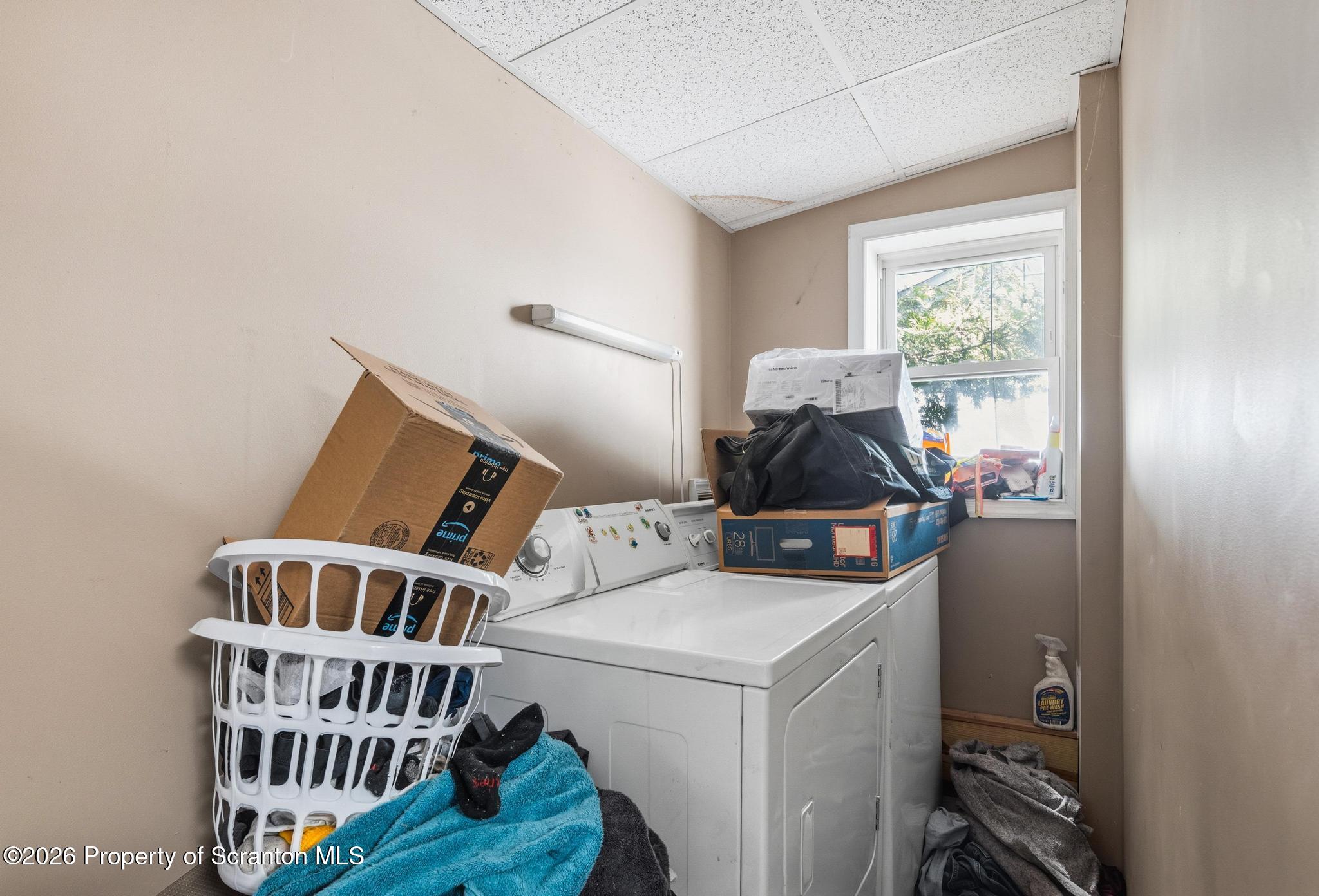 518 Prospect Avenue Scranton, PA 18505 - Photo 36 of 59 a room with furniture and a window