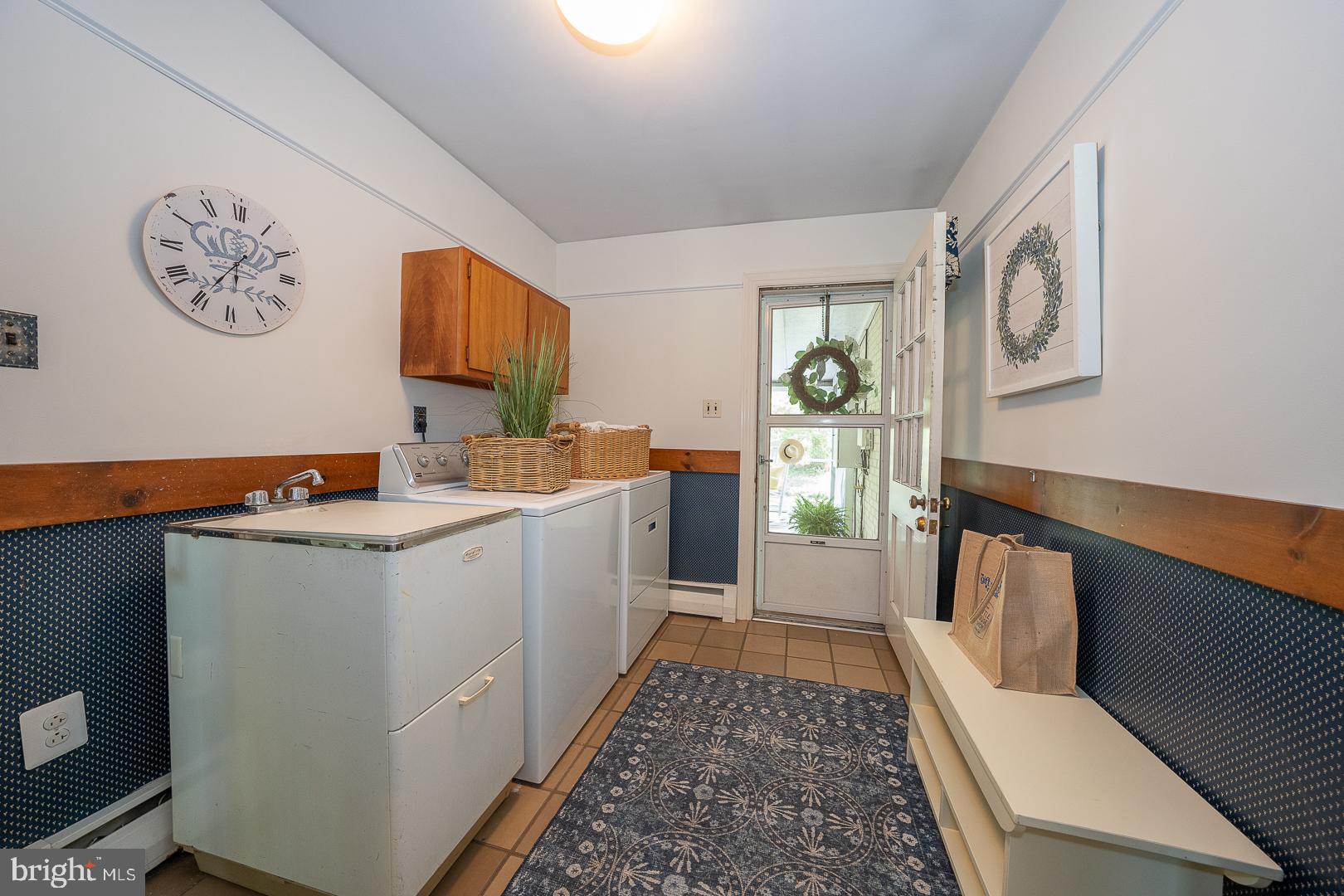 340 Chester Road Devon, PA 19333 - Photo 20 of 48 a living room with a furniture and a window