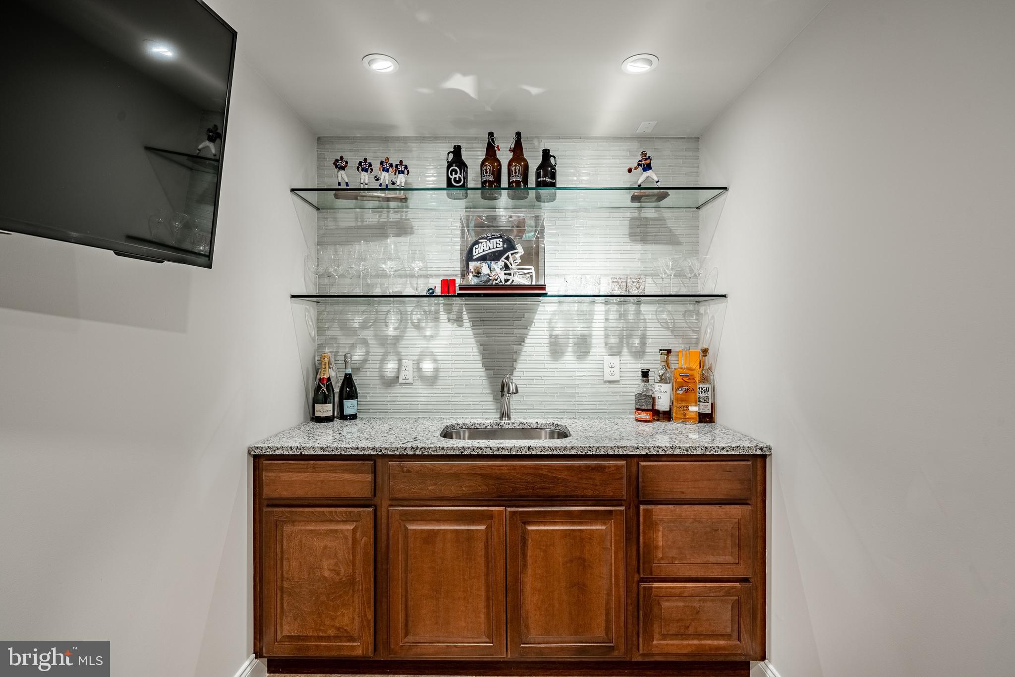 105 Eastwing Alley Springfield, PA 19064 - Photo 27 of 36 Built-In Wet Bar