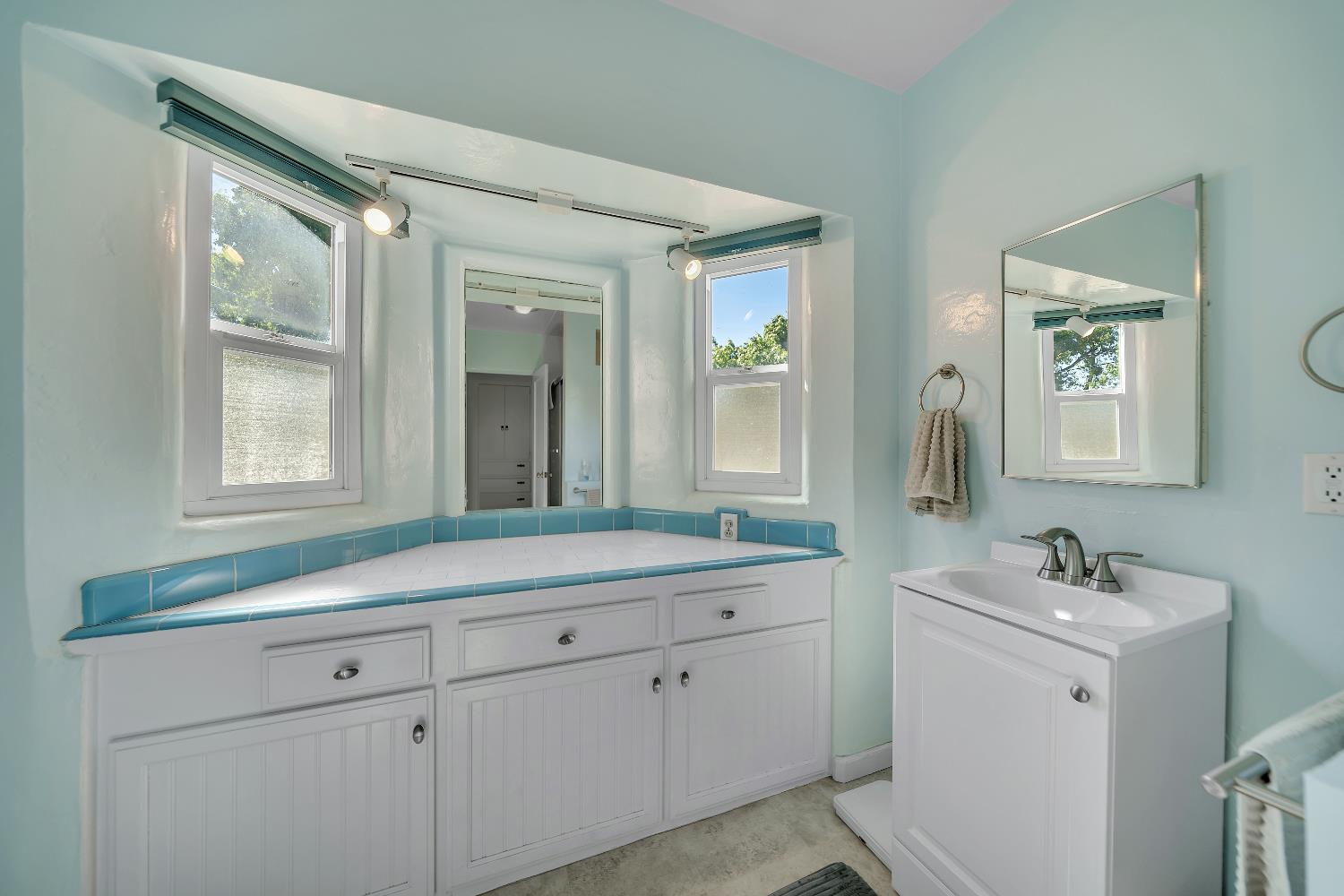 905 Roble Avenue Modesto, CA 95354 - Photo 5 of 29