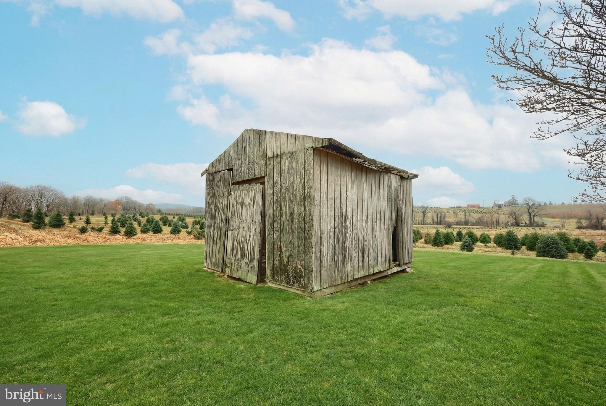 539 Aspers-Bendersville Road Aspers, PA 17304 - Photo 5 of 26 a view of a backyard