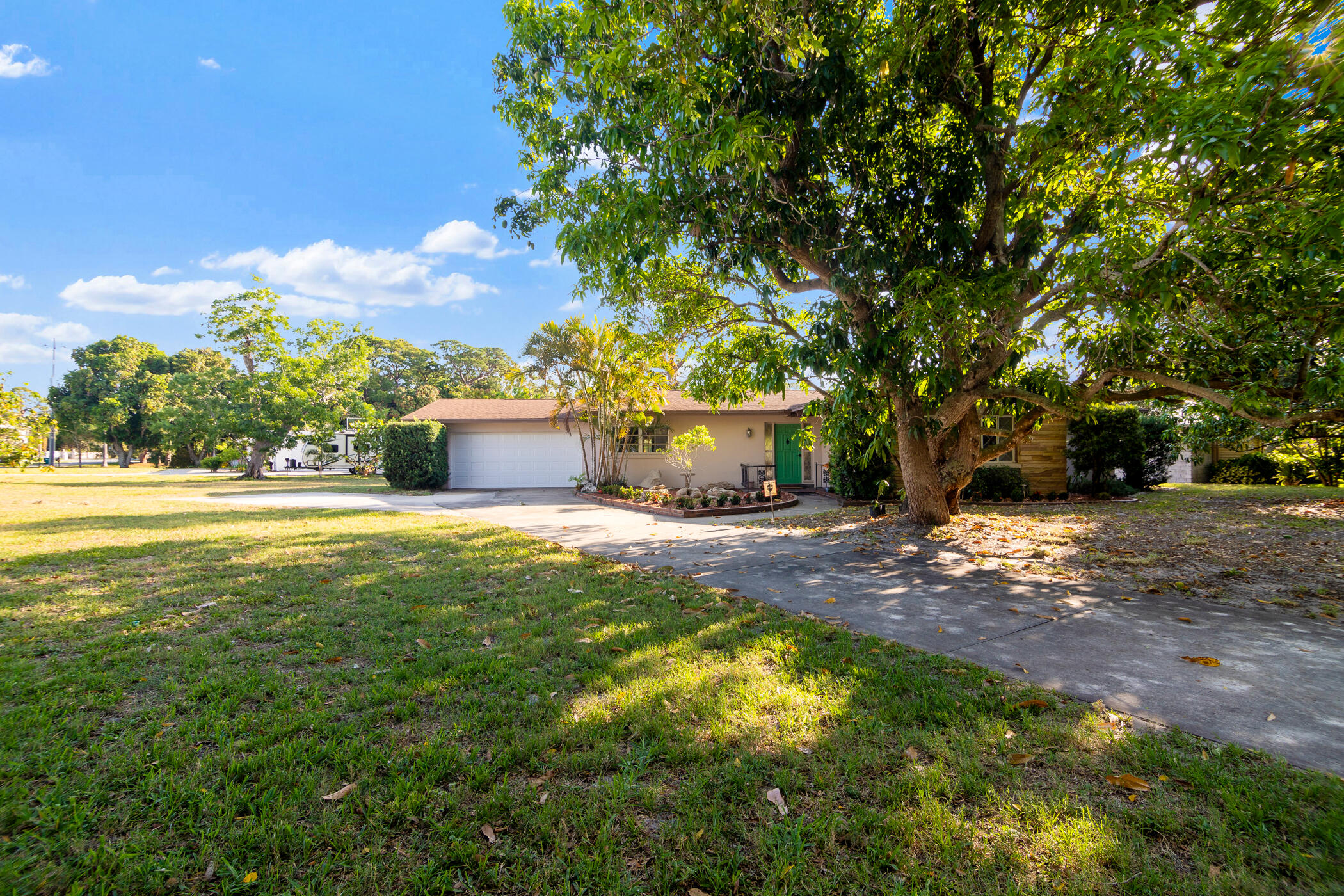480 Plantation Road Merritt Island, FL 32952 - Photo 34 of 48 Large Corner Front View