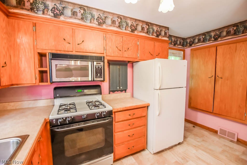 2790 Graybill Road Uniontown, OH 44685 - Photo 6 of 22 Kitchen