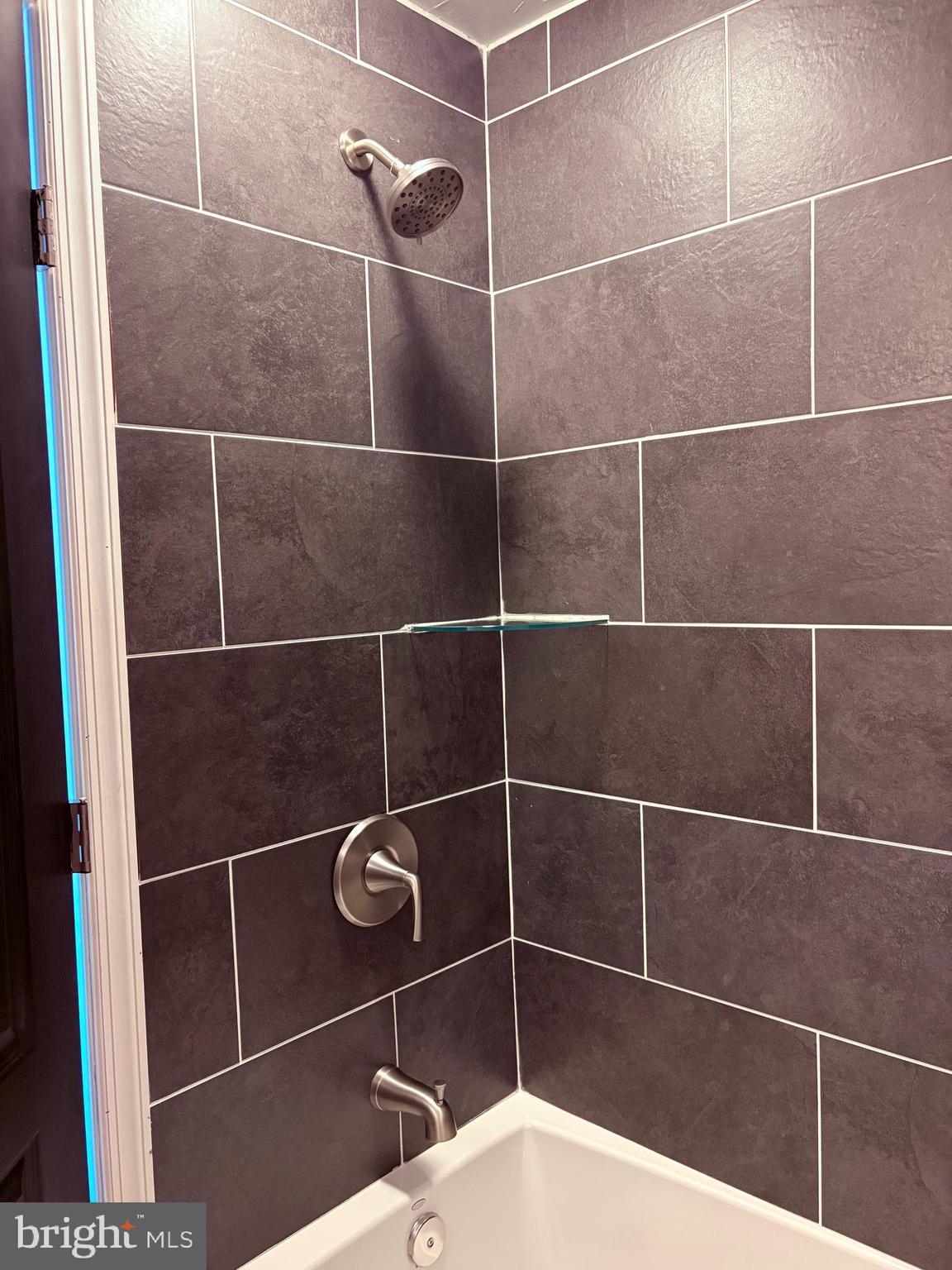 20 Miniature Lane Willingboro, NJ 08046 - Photo 23 of 29 Stylish 2nd floor full bath