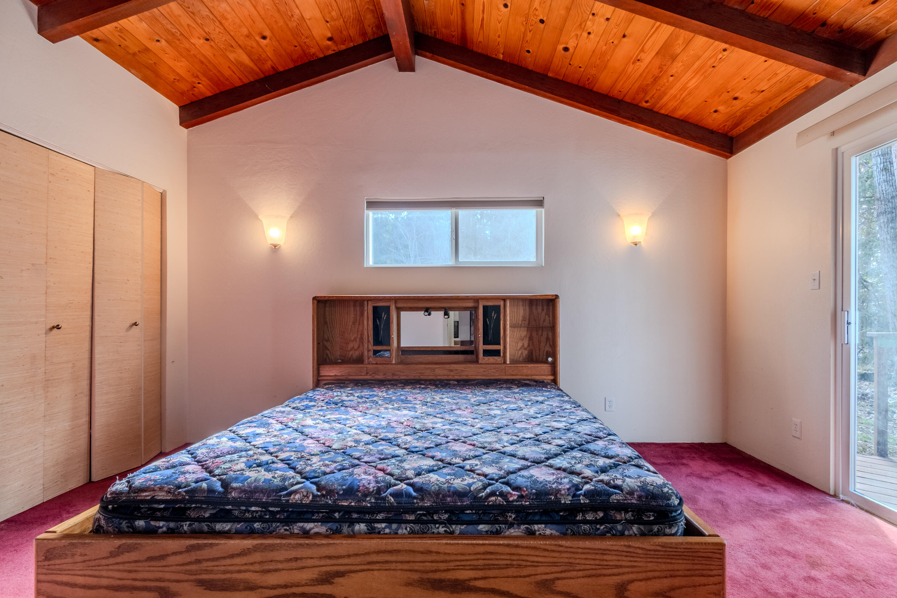 10950 Ramsey Road Gold Hill, OR 97525 - Photo 20 of 59 Primary Bedroom
