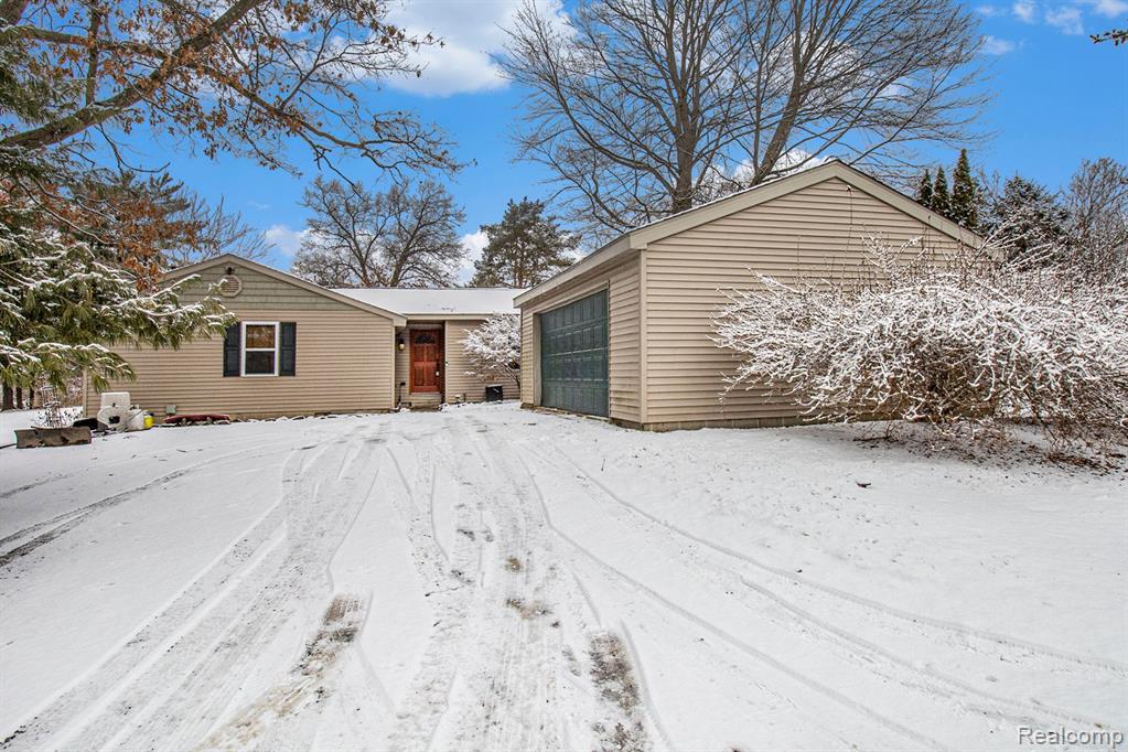 2151 Pleasant Ridge Howell, MI 48843 - Photo 2 of 19