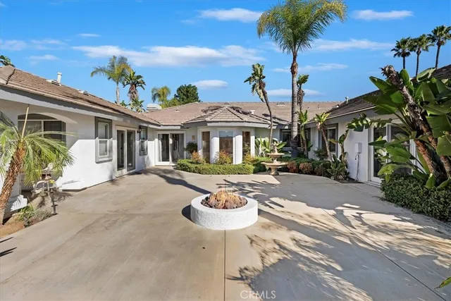 a view of a fountain in front of house