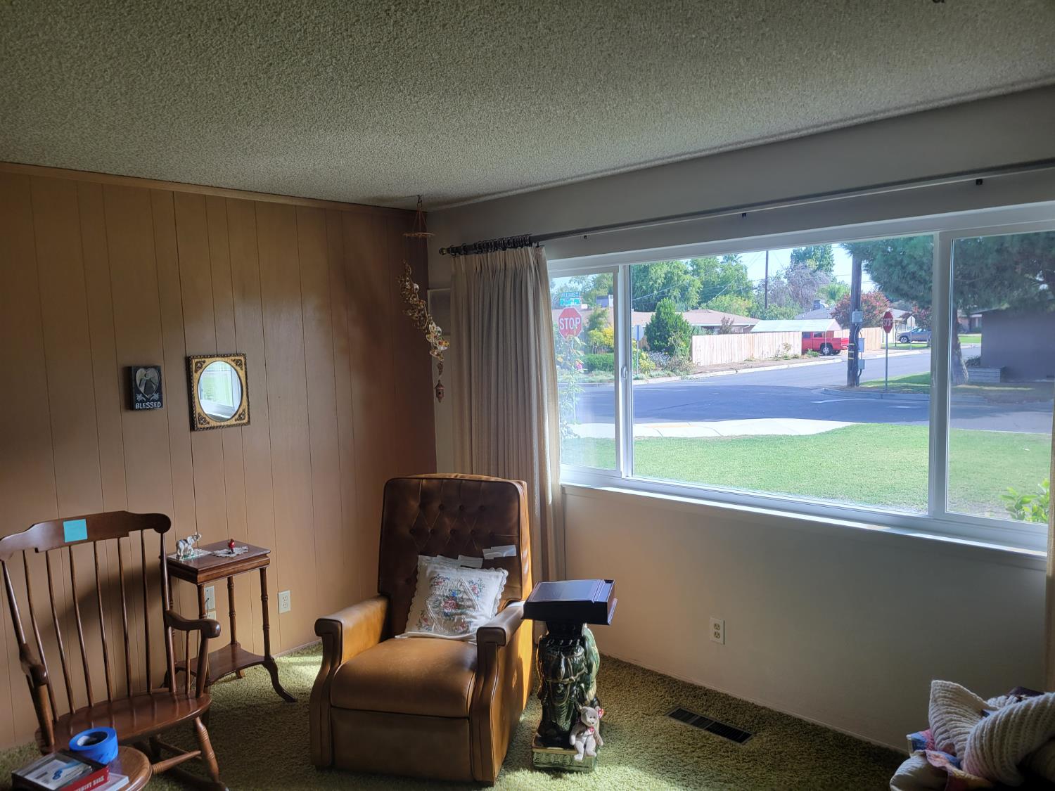 318 Williams Madera, CA 93637 - Photo 5 of 25 a room with furniture and a window