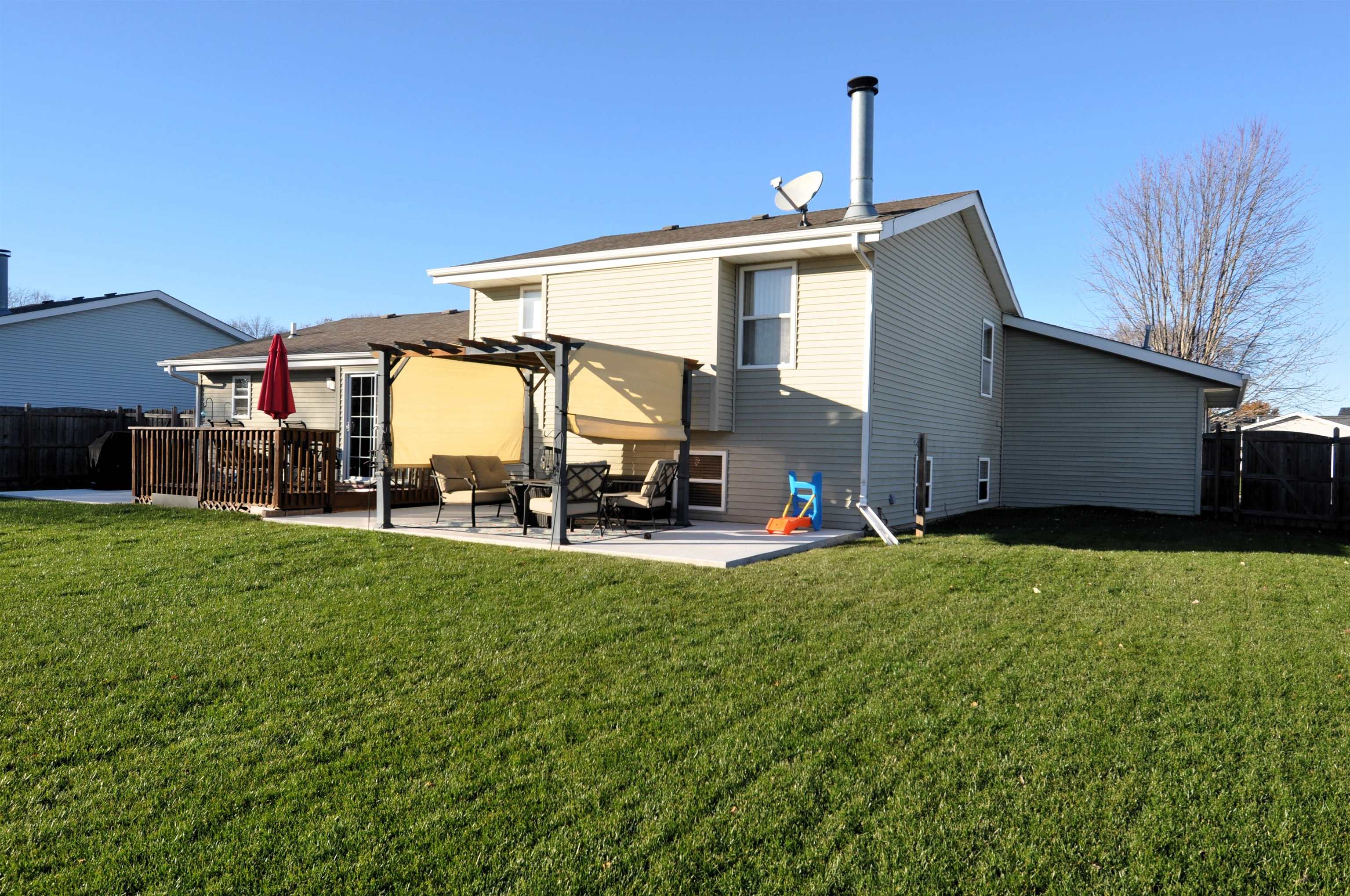 518 Merilot Drive Roscoe, IL 61073 - Photo 24 of 26 a view of a house with backyard