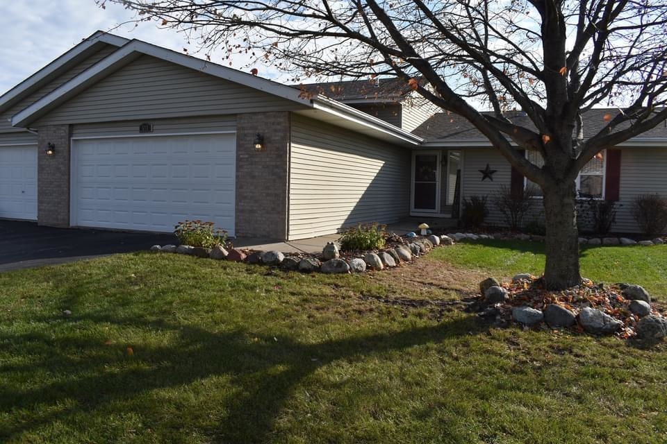518 Merilot Drive Roscoe, IL 61073 - Photo 25 of 26 a view of a backyard with plants and large tree
