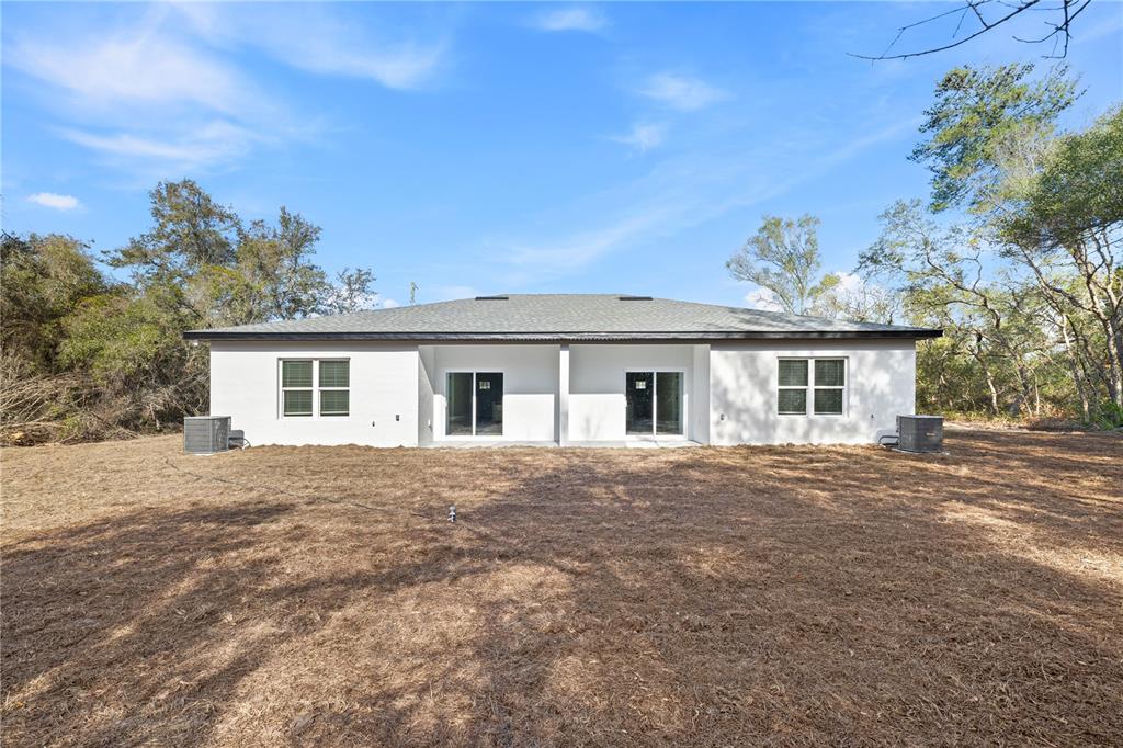 16082 Southwest 35th Court Road Ocala, FL 34473 - Photo 5 of 32 a front view of a house with a garden and yard