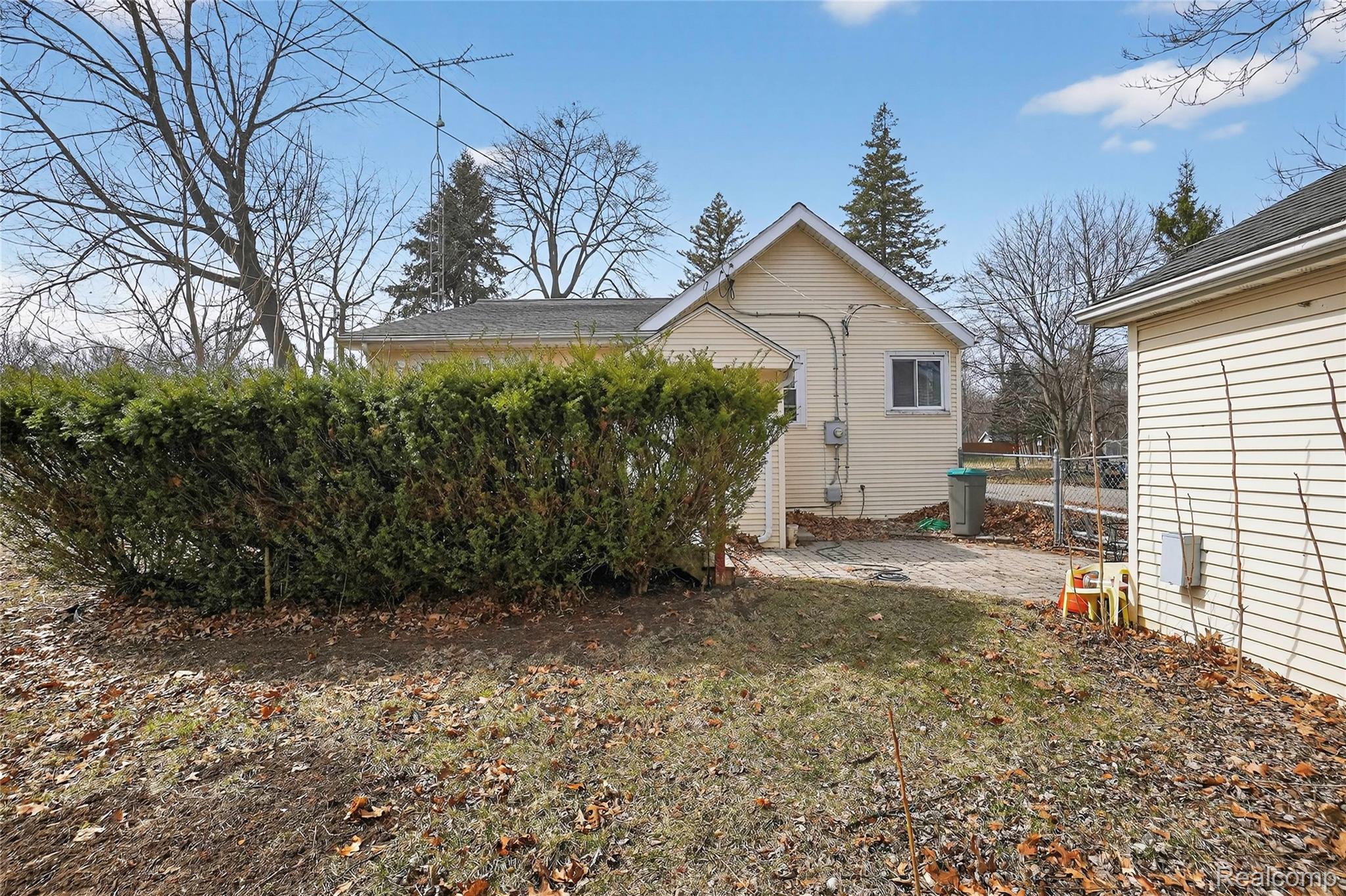 13343 Fenton Road Fenton, MI 48430 - Photo 39 of 45 34-13343-Fenton-Rd-Fenton-MI-48430-WindowStill.jpg