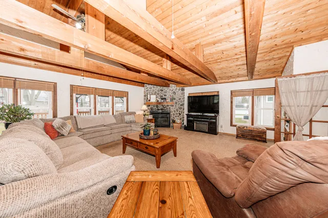 $319,900 | 1023 South Knollwood Drive, Saukville, WI 53080