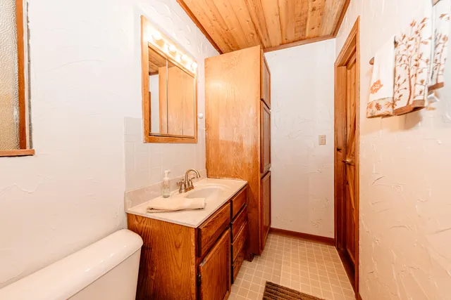 $319,900 | 1023 South Knollwood Drive, Saukville, WI 53080