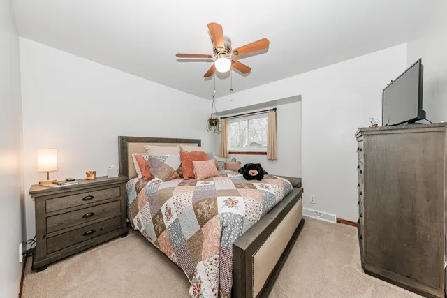 $319,900 | 1023 South Knollwood Drive, Saukville, WI 53080