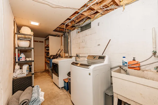 $319,900 | 1023 South Knollwood Drive, Saukville, WI 53080