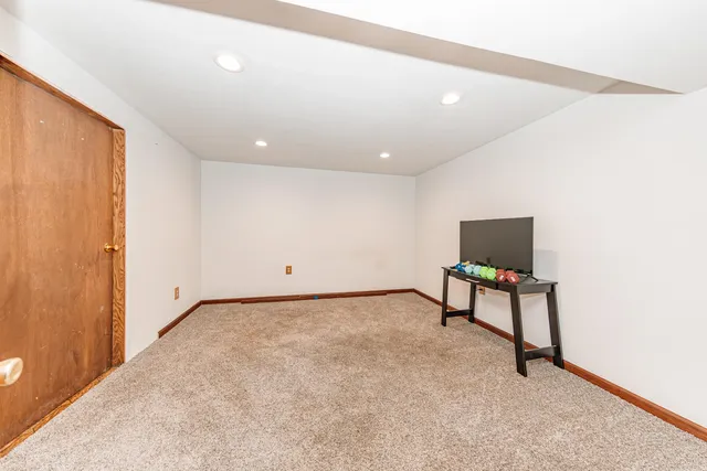 $319,900 | 1023 South Knollwood Drive, Saukville, WI 53080