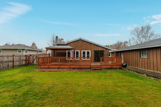 $319,900 | 1023 South Knollwood Drive, Saukville, WI 53080