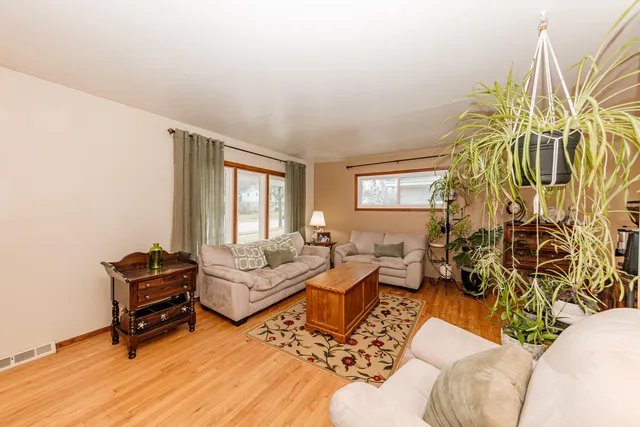 $319,900 | 1023 South Knollwood Drive, Saukville, WI 53080