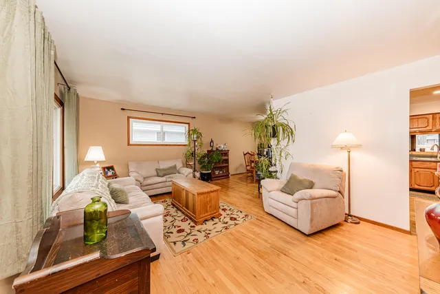 $319,900 | 1023 South Knollwood Drive, Saukville, WI 53080