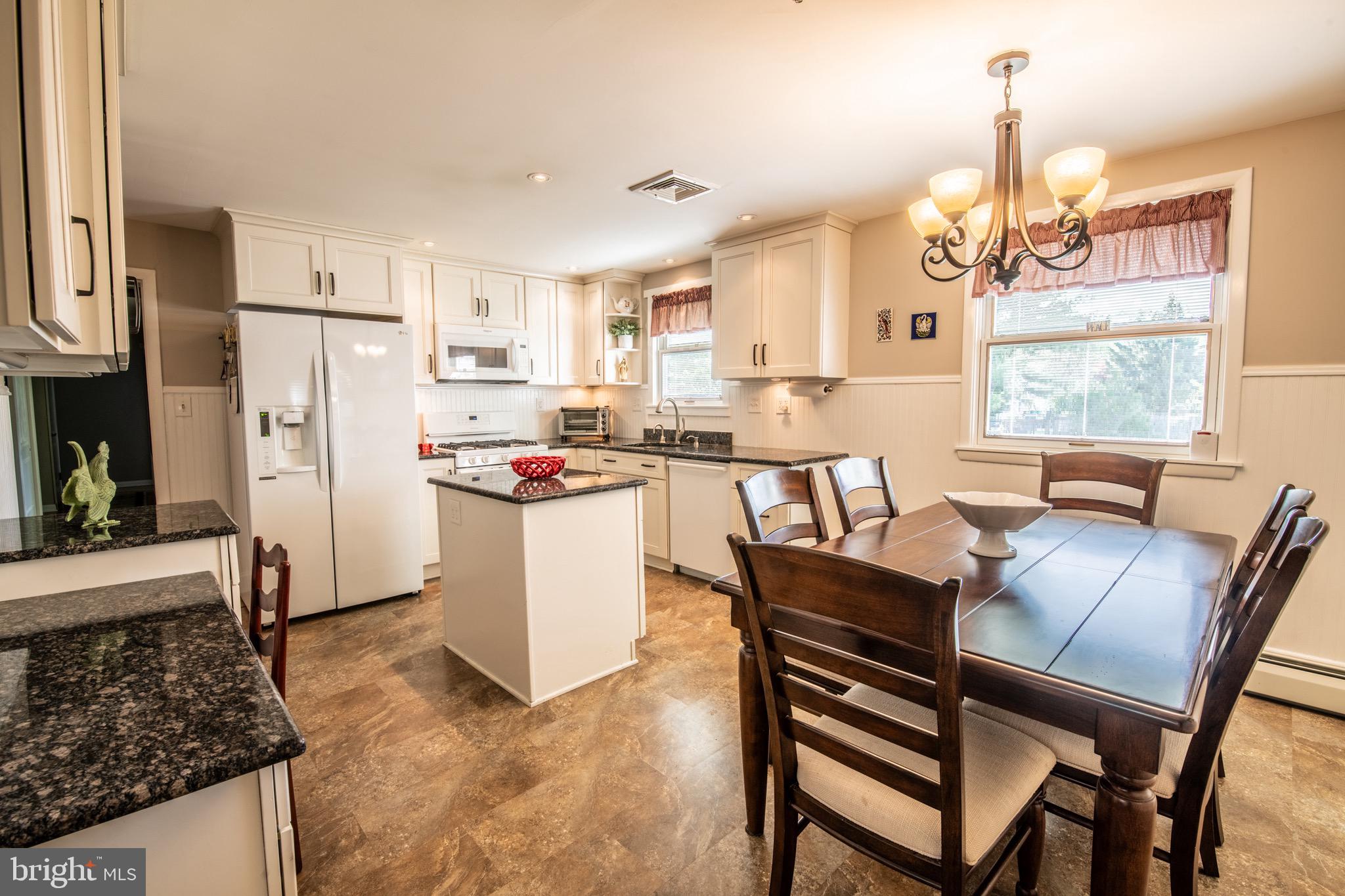 418 Doublewoods Road Langhorne, PA 19047 - Photo 13 of 34 Eat-in kitchen with granite countertops
