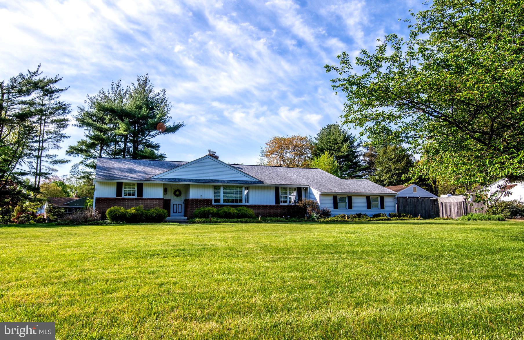 418 Doublewoods Road Langhorne, PA 19047 - Photo 2 of 34 Expansive front yard