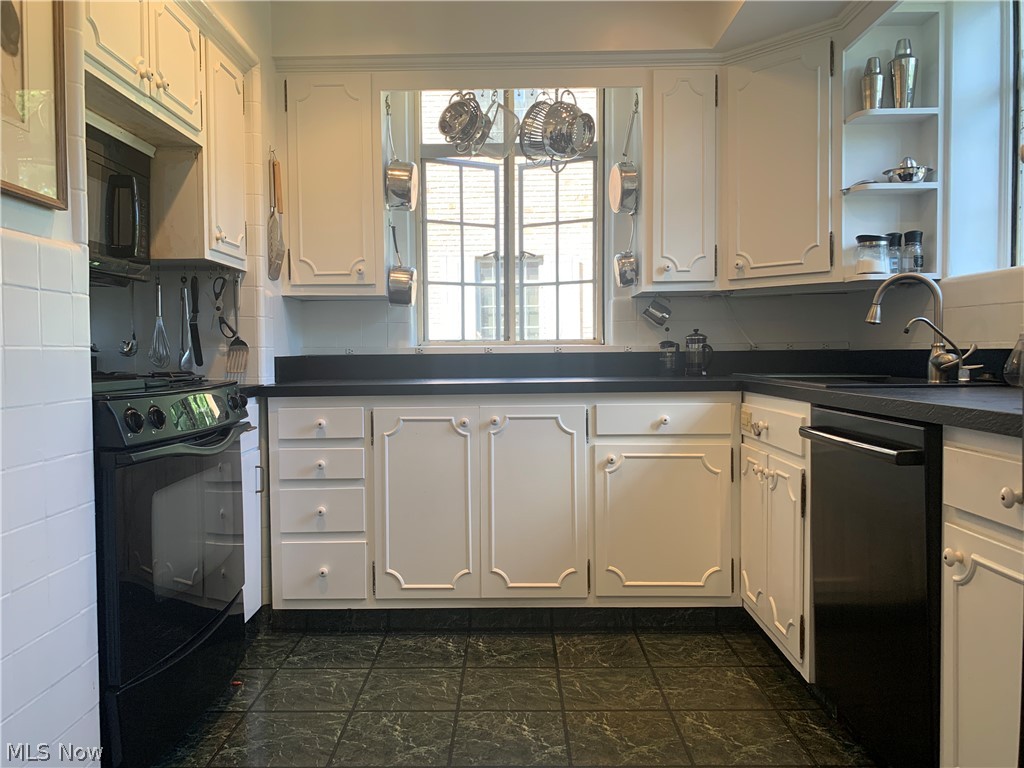 15717 Brewster Road Cleveland, OH 44112 - Photo 4 of 25 Gallery Image 4
