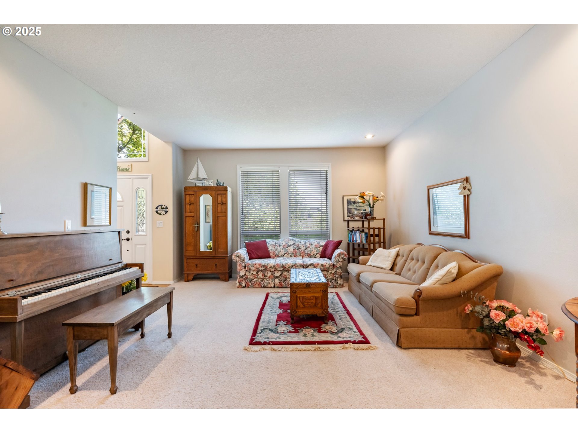 19720 Spring Ridge Drive West Linn, OR 97068 - Photo 8 of 44 Living Room