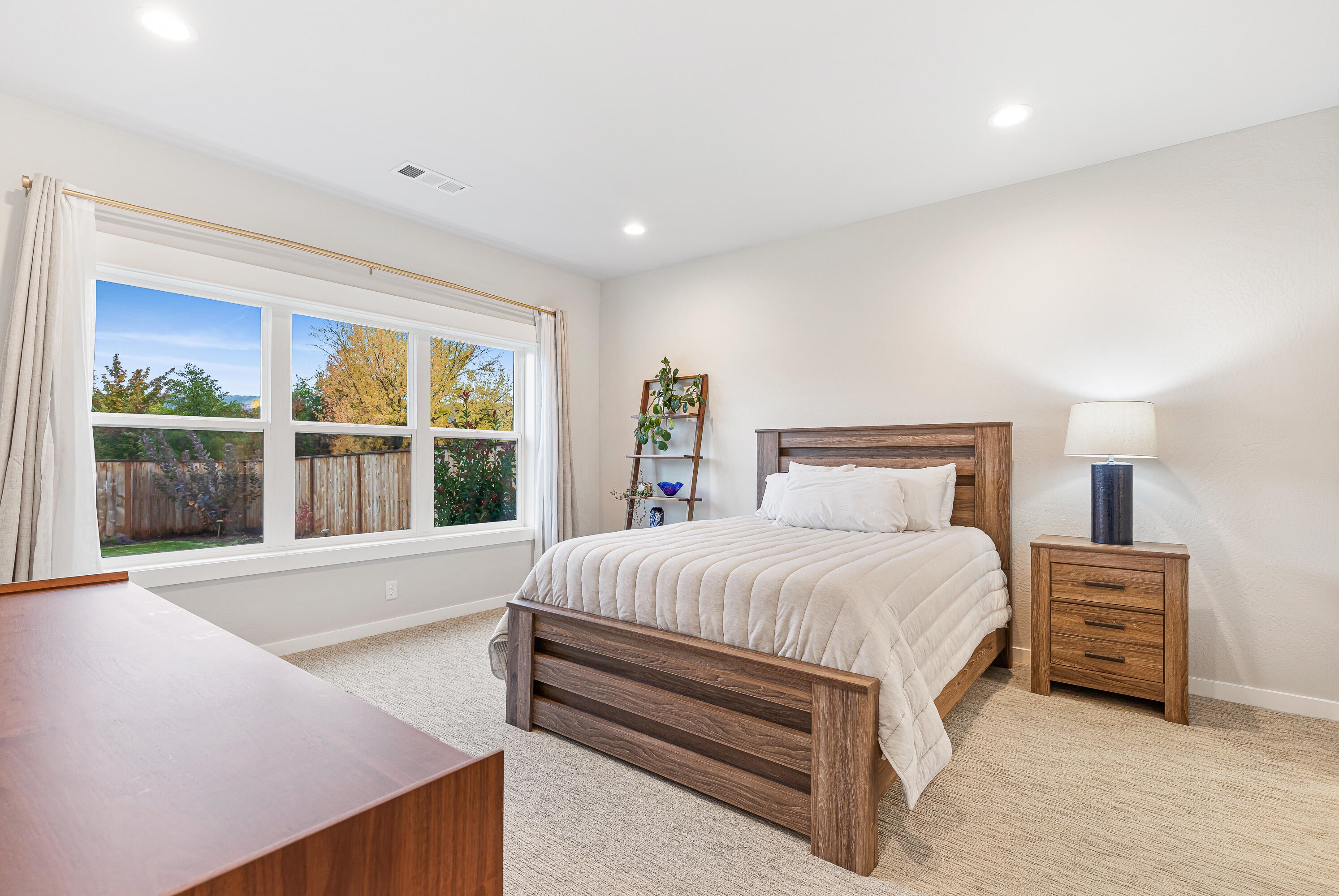 333 Cheney Loop Central Point, OR 97502 - Photo 14 of 34 9R9A5177