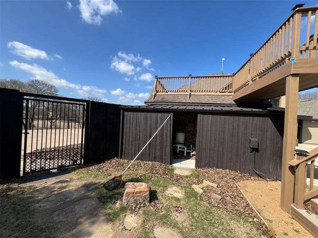 5890 Montgomery Road Midlothian, TX 76065 - Photo 25 of 38 a view of a garage