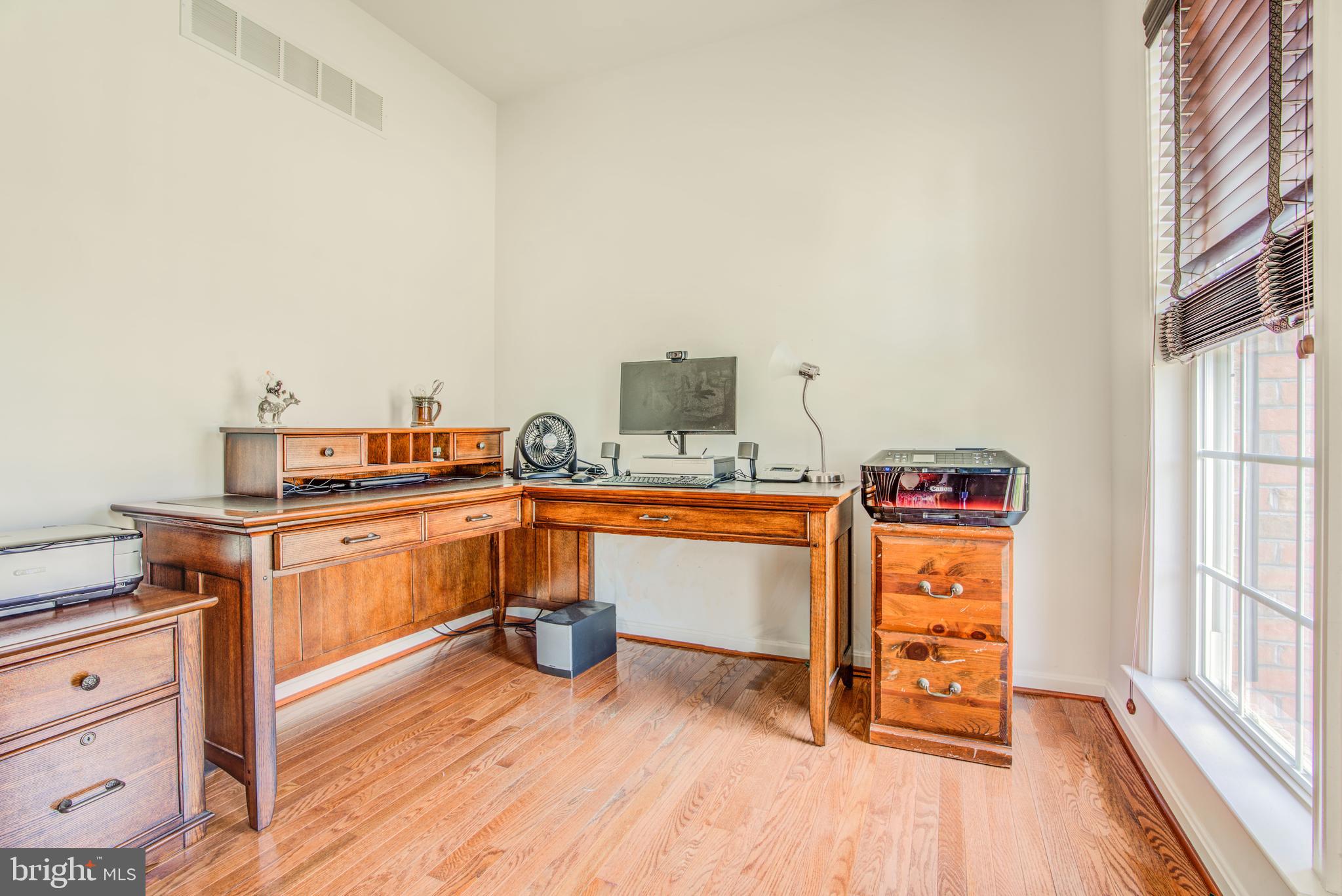 905 East Quaker Bottom Road Sparks, MD 21152 - Photo 5 of 40 Main Level Office/ Study
