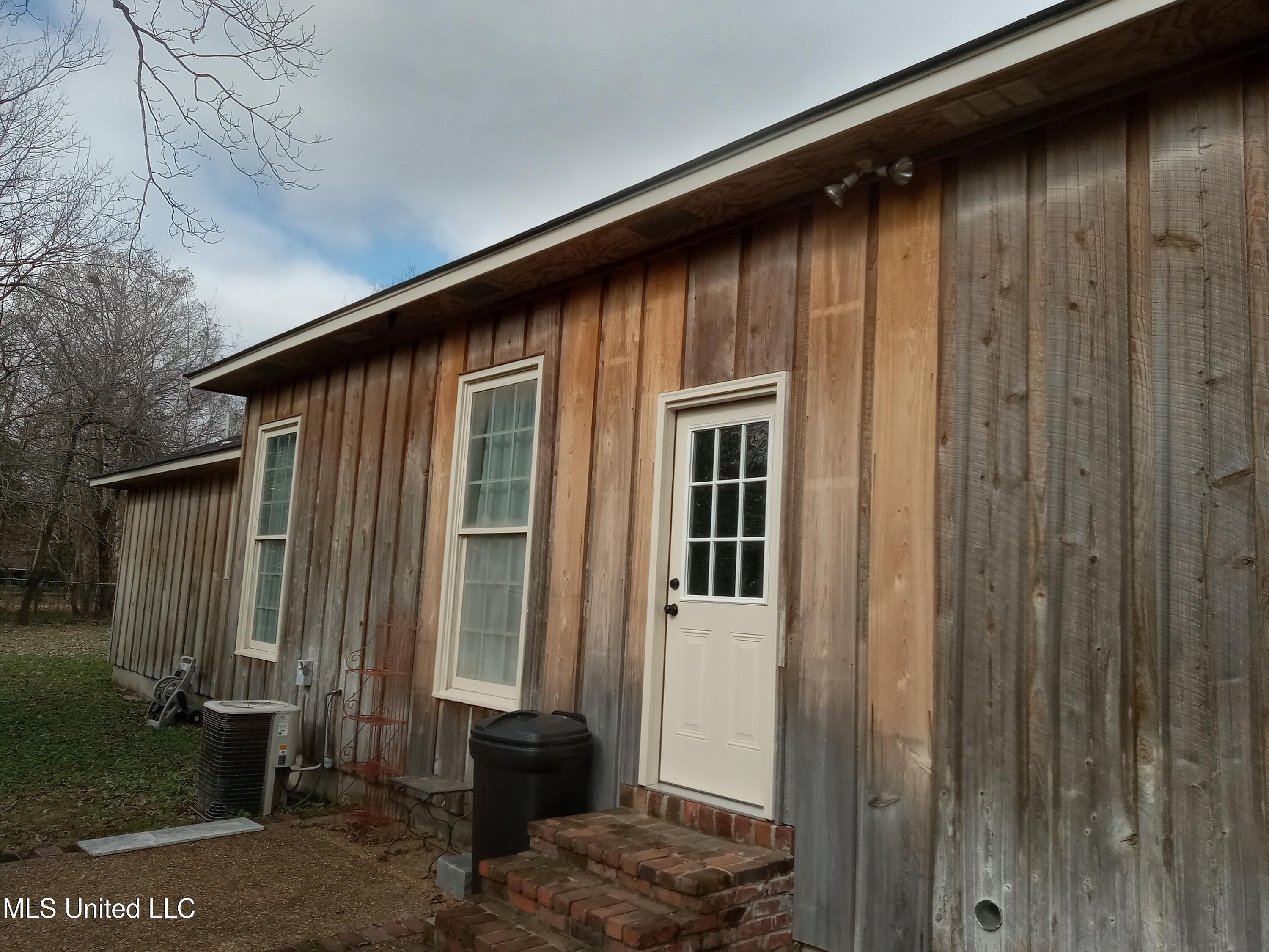 103 Park Avenue Indianola, MS 38751 - Photo 11 of 27 20250101_112011