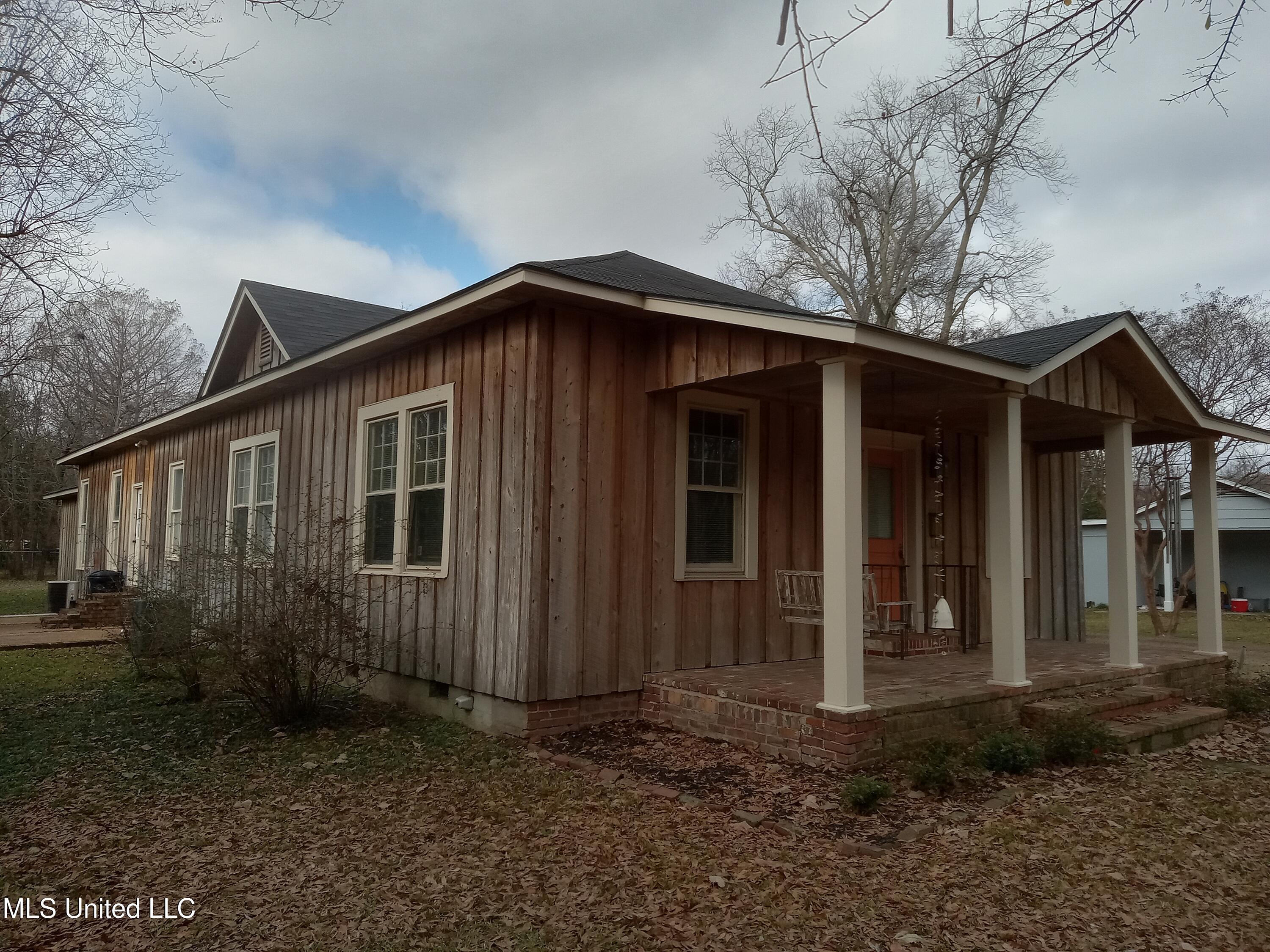 103 Park Avenue Indianola, MS 38751 - Photo 12 of 27 20250101_112034