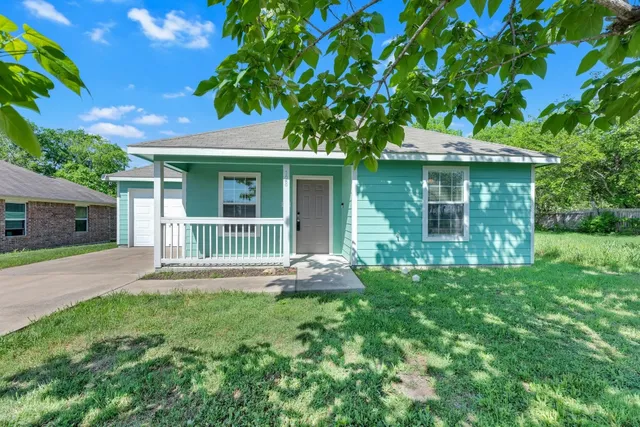 $280,000 | 128 2nd Avenue, Taylor, TX 76574