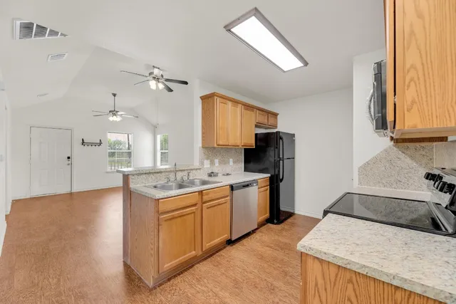 $280,000 | 128 2nd Avenue, Taylor, TX 76574