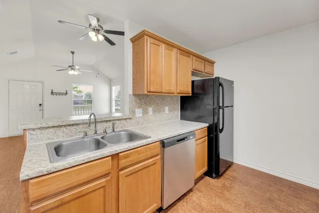 $280,000 | 128 2nd Avenue, Taylor, TX 76574