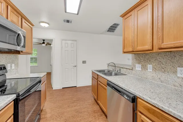 $280,000 | 128 2nd Avenue, Taylor, TX 76574