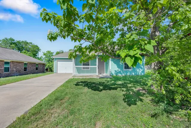 $280,000 | 128 2nd Avenue, Taylor, TX 76574