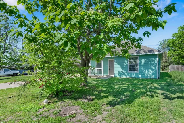 $280,000 | 128 2nd Avenue, Taylor, TX 76574