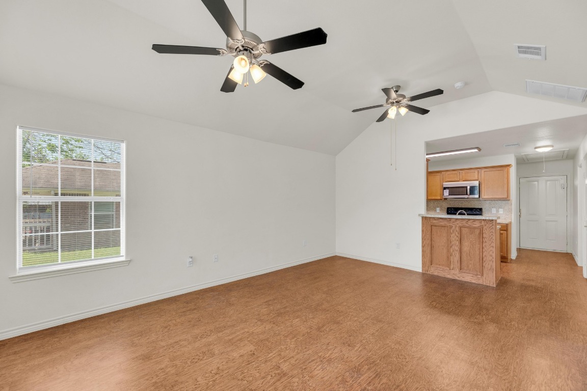 128 2nd Avenue Taylor, TX 76574 - Photo 6 of 27