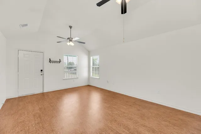 $280,000 | 128 2nd Avenue, Taylor, TX 76574