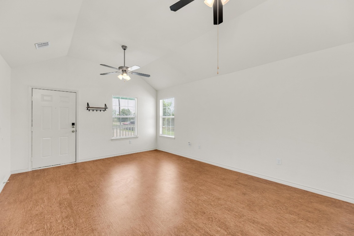 128 2nd Avenue Taylor, TX 76574 - Photo 9 of 27