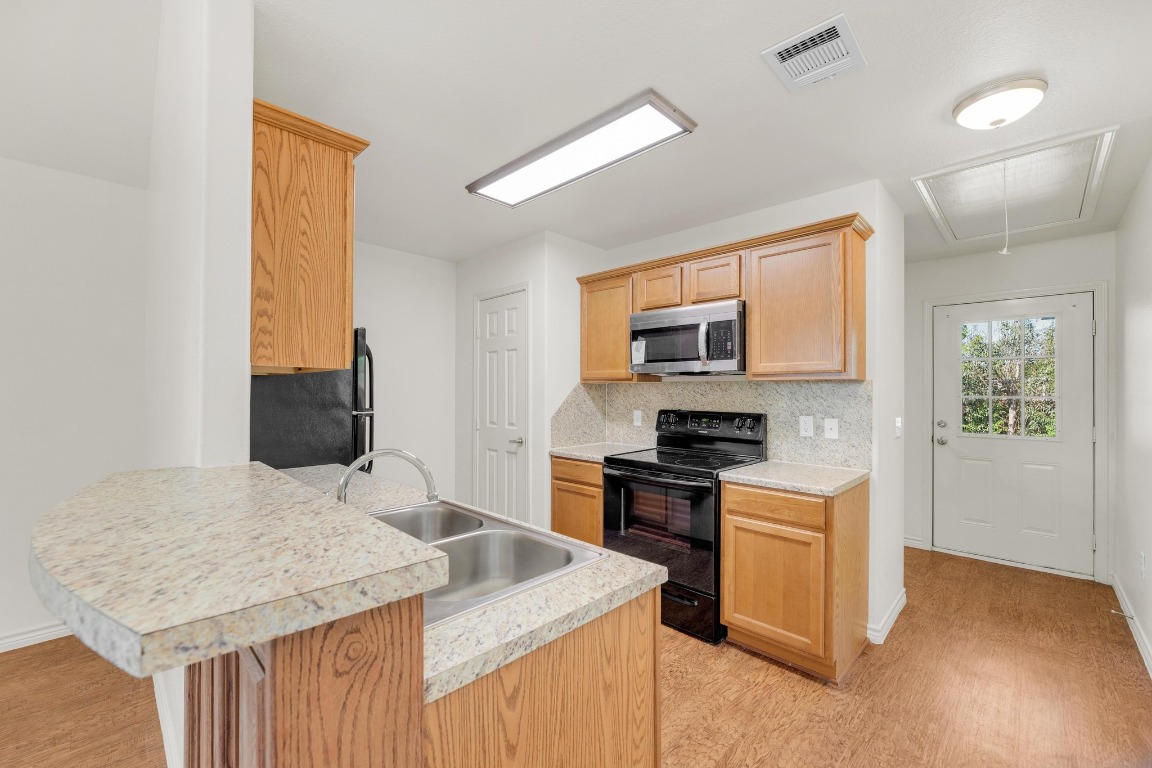 128 2nd Avenue Taylor, TX 76574 - Photo 10 of 27