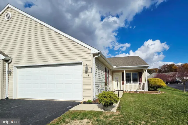 $279,900 | 214 Equine Cove, Unit 214, Red Lion, PA 17356