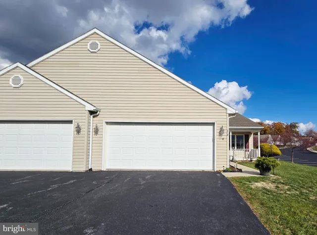 $279,900 | 214 Equine Cove, Unit 214, Red Lion, PA 17356