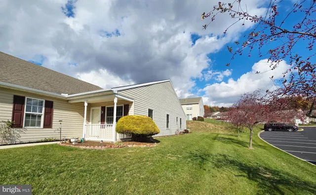 $279,900 | 214 Equine Cove, Unit 214, Red Lion, PA 17356